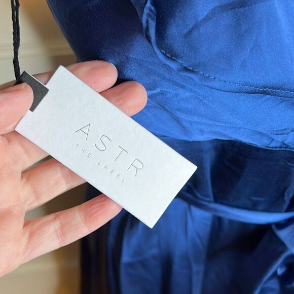 ASTR The Label Women's Wilshire Ruffle Open Back Midi Dress Navy Size Small NWT - Picture 6 of 11